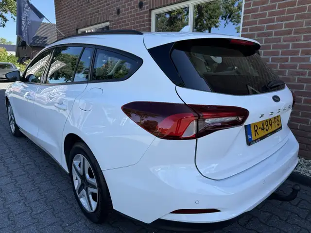 Ford Focus view 11