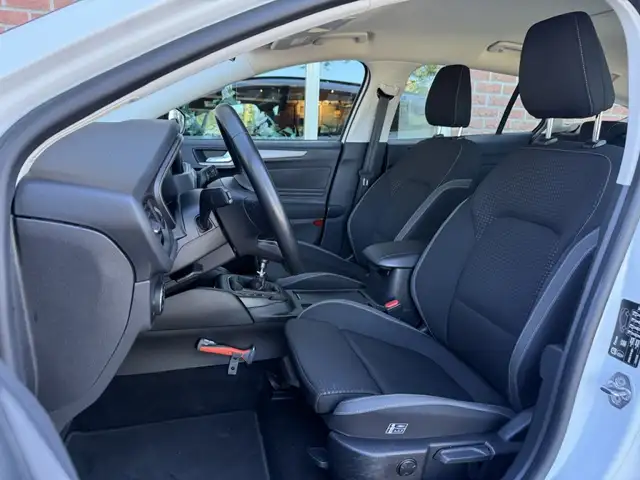 Ford Focus view 4