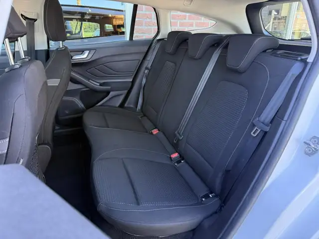 Ford Focus view 5