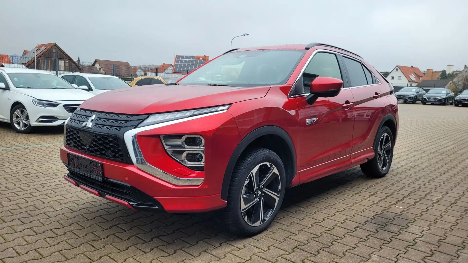 Mitsubishi Eclipse Cross Plus Select Black Hybrid 4WD Rood - 1