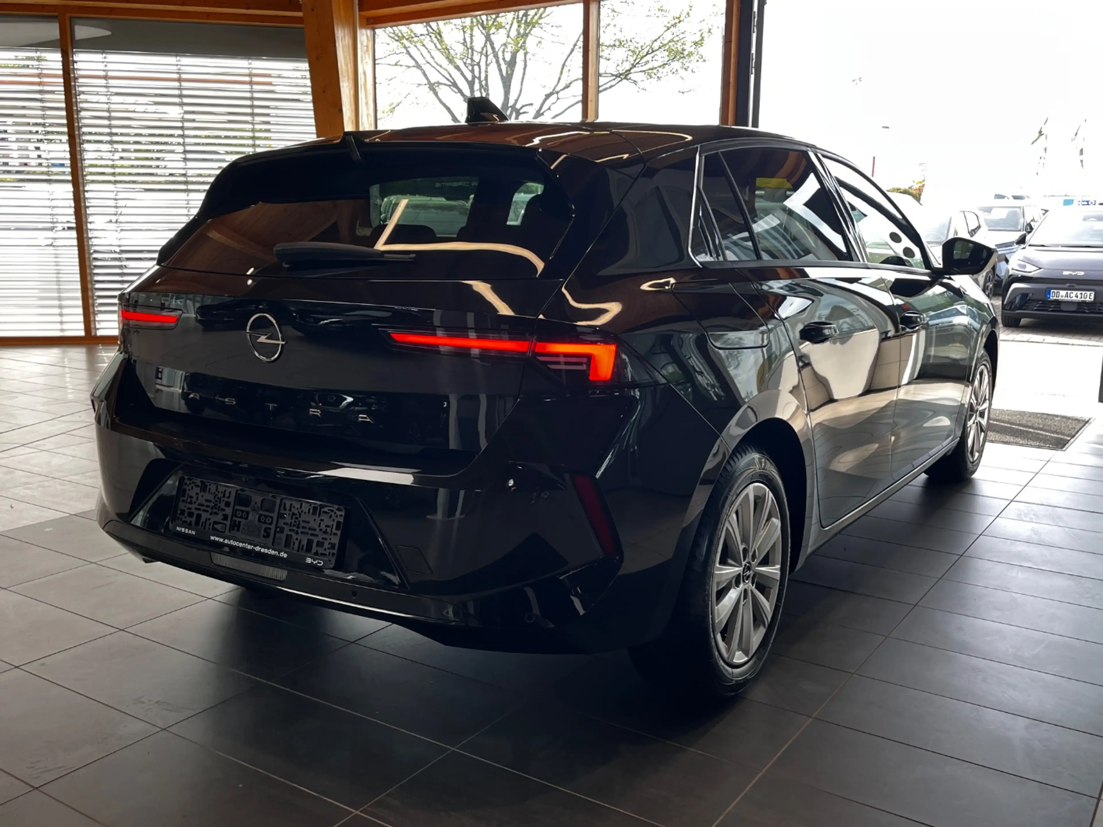 Opel Astra L 1.2 Turbo Elegance LED+Navi+2xKlima — photo 11