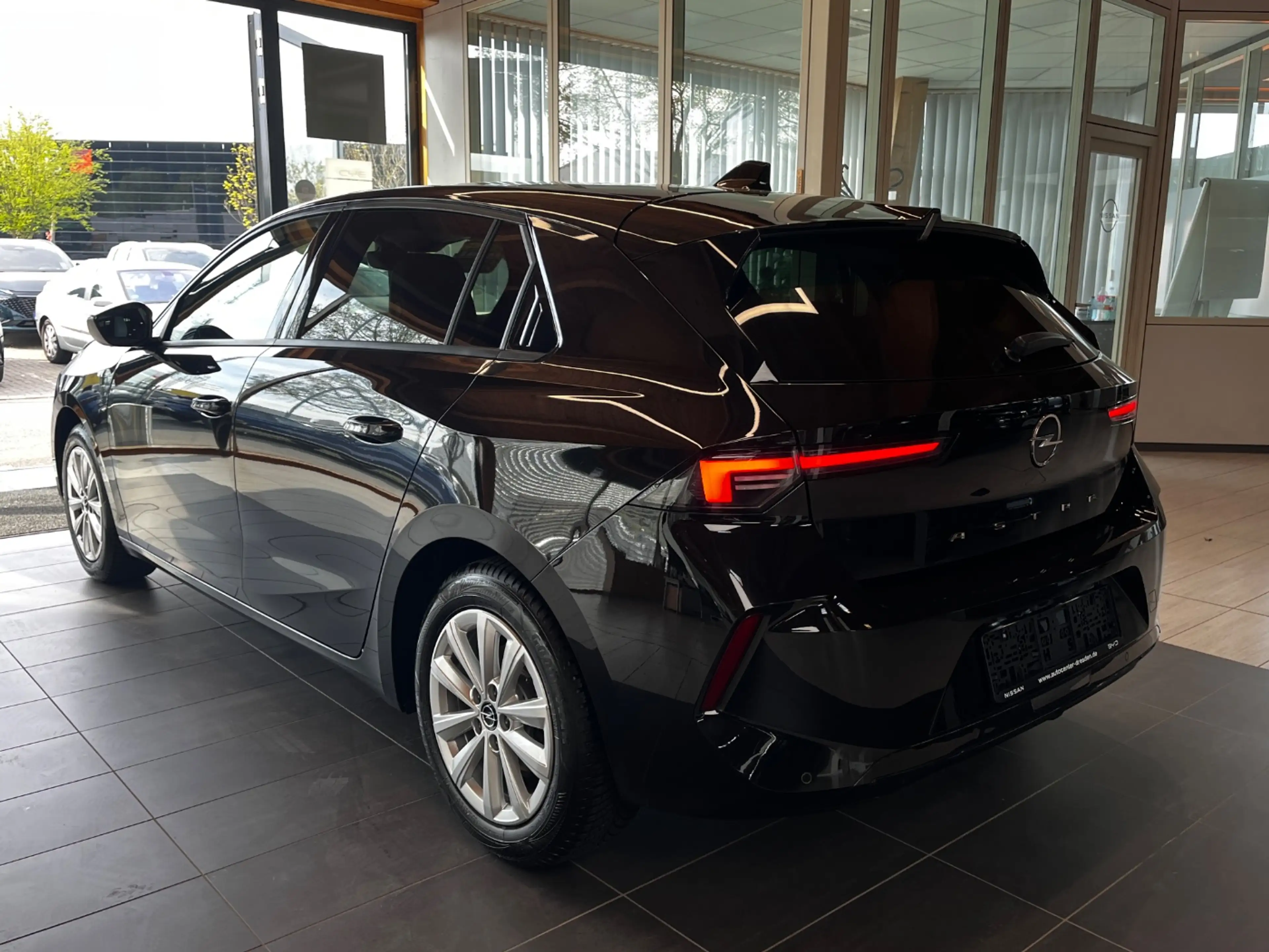 Opel Astra L 1.2 Turbo Elegance LED+Navi+2xKlima — photo 8