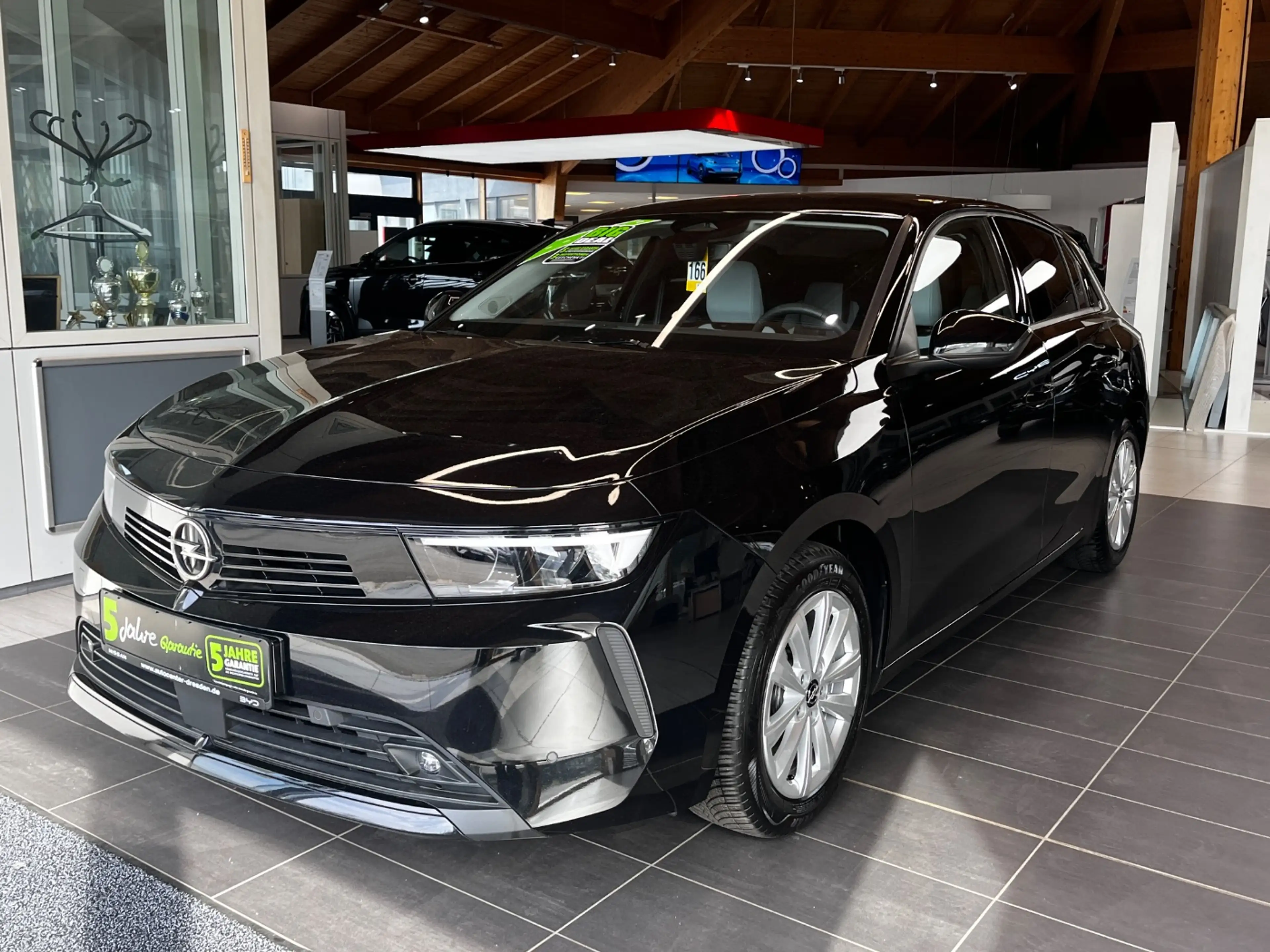 Opel Astra L 1.2 Turbo Elegance LED+Navi+2xKlima — photo 2