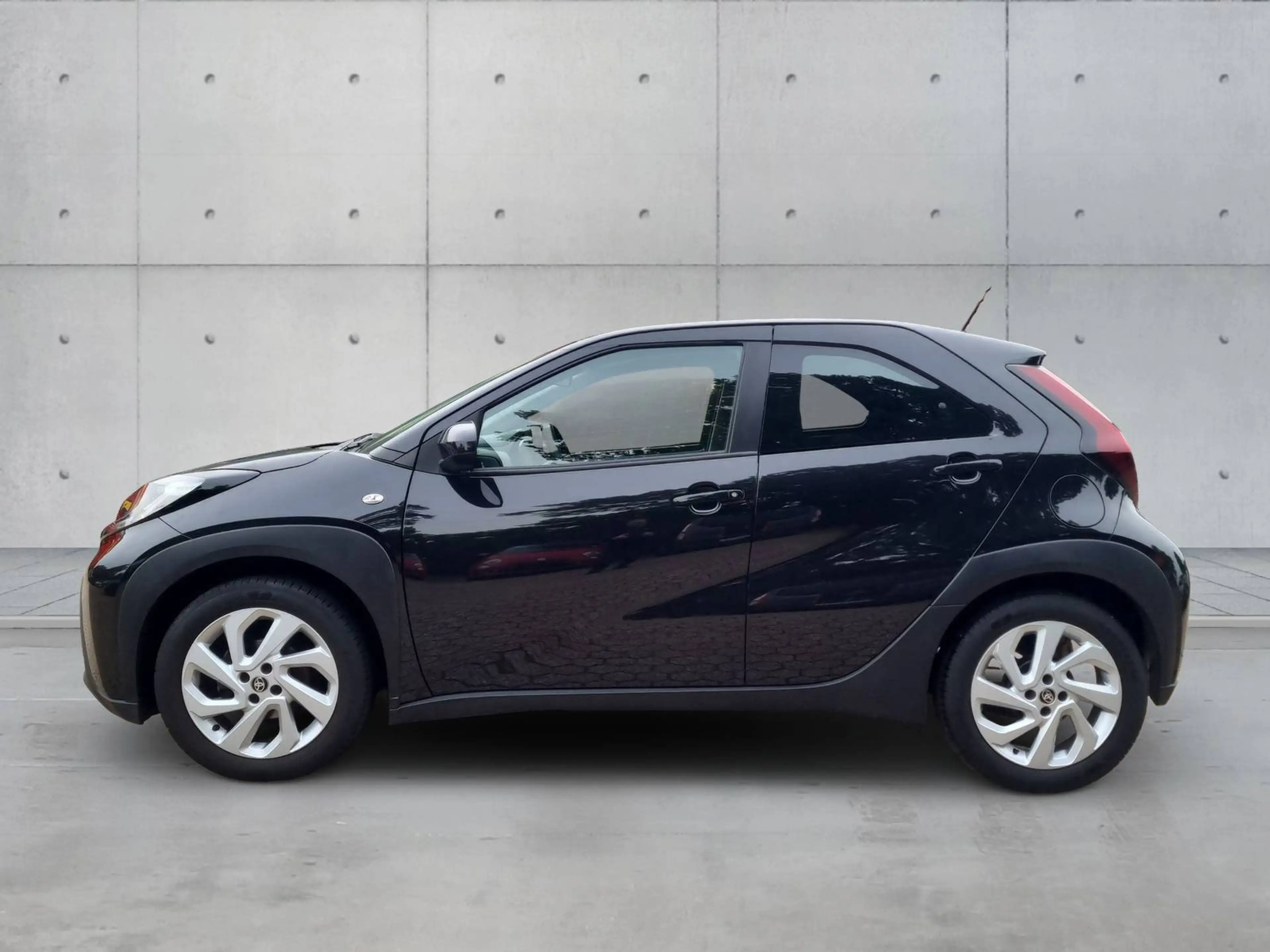 Toyota Aygo X Play — photo 2