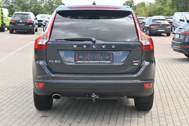 Volvo XC60 view 4