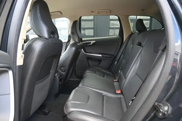 Volvo XC60 view 15