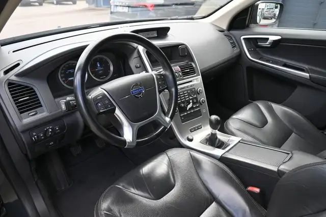 Volvo XC60 view 9