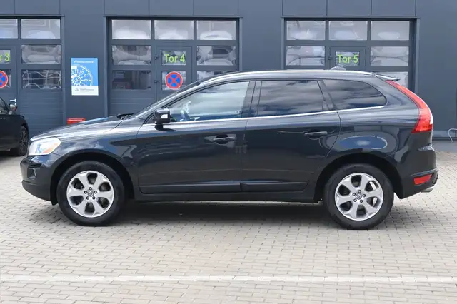 Volvo XC60 view 2