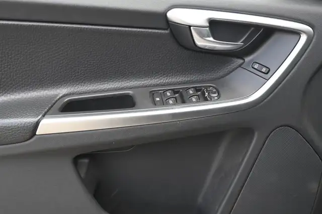 Volvo XC60 view 10