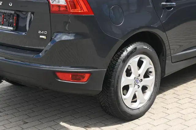 Volvo XC60 view 5