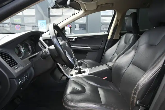 Volvo XC60 view 11
