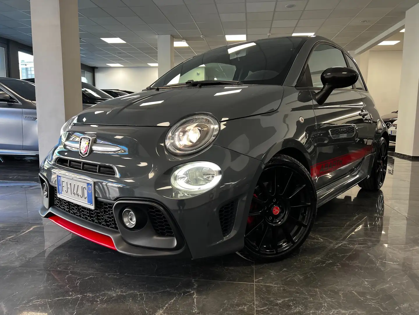 Abarth 695 1.4 Turbo T-Jet XSR Yamaha Limited Edition 022/695 Gris - 1