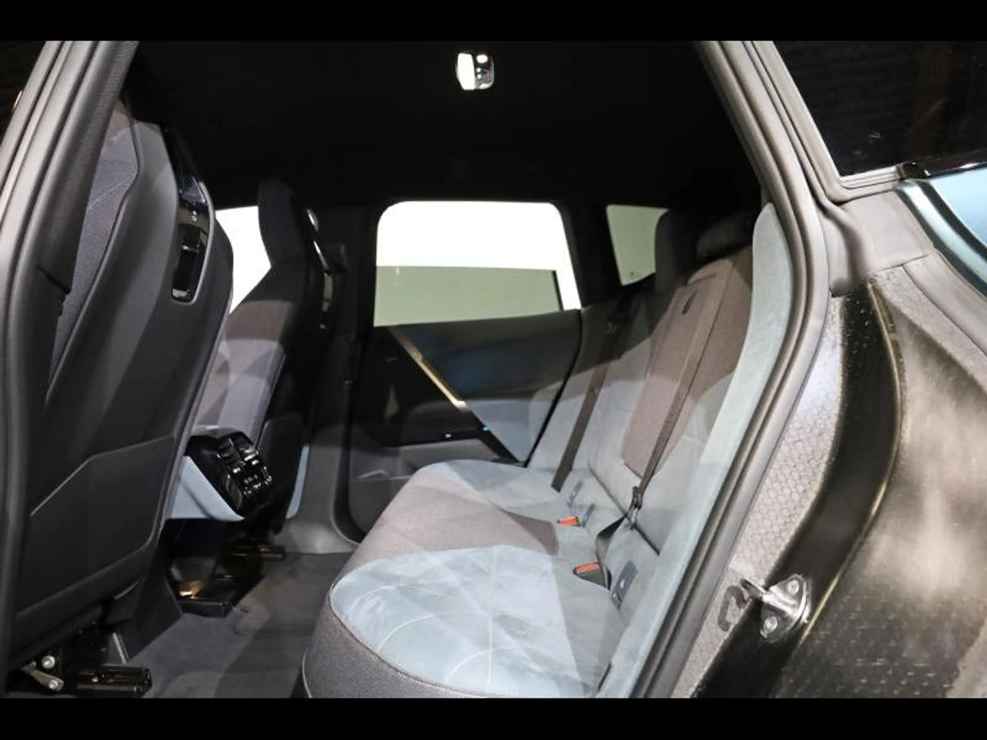 BMW iX xDrive40 Kit Sport — photo 10
