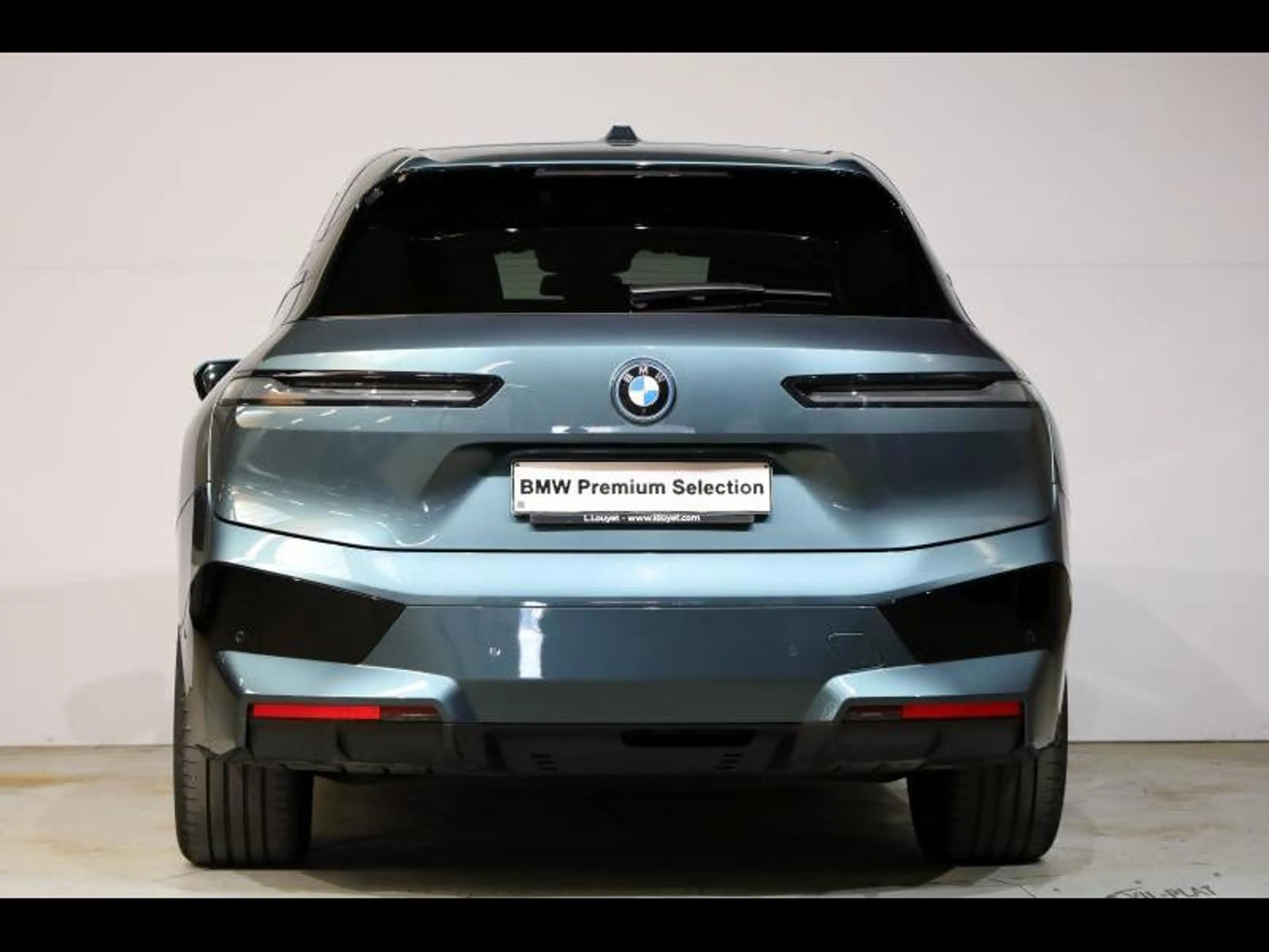 BMW iX xDrive40 Kit Sport — photo 4