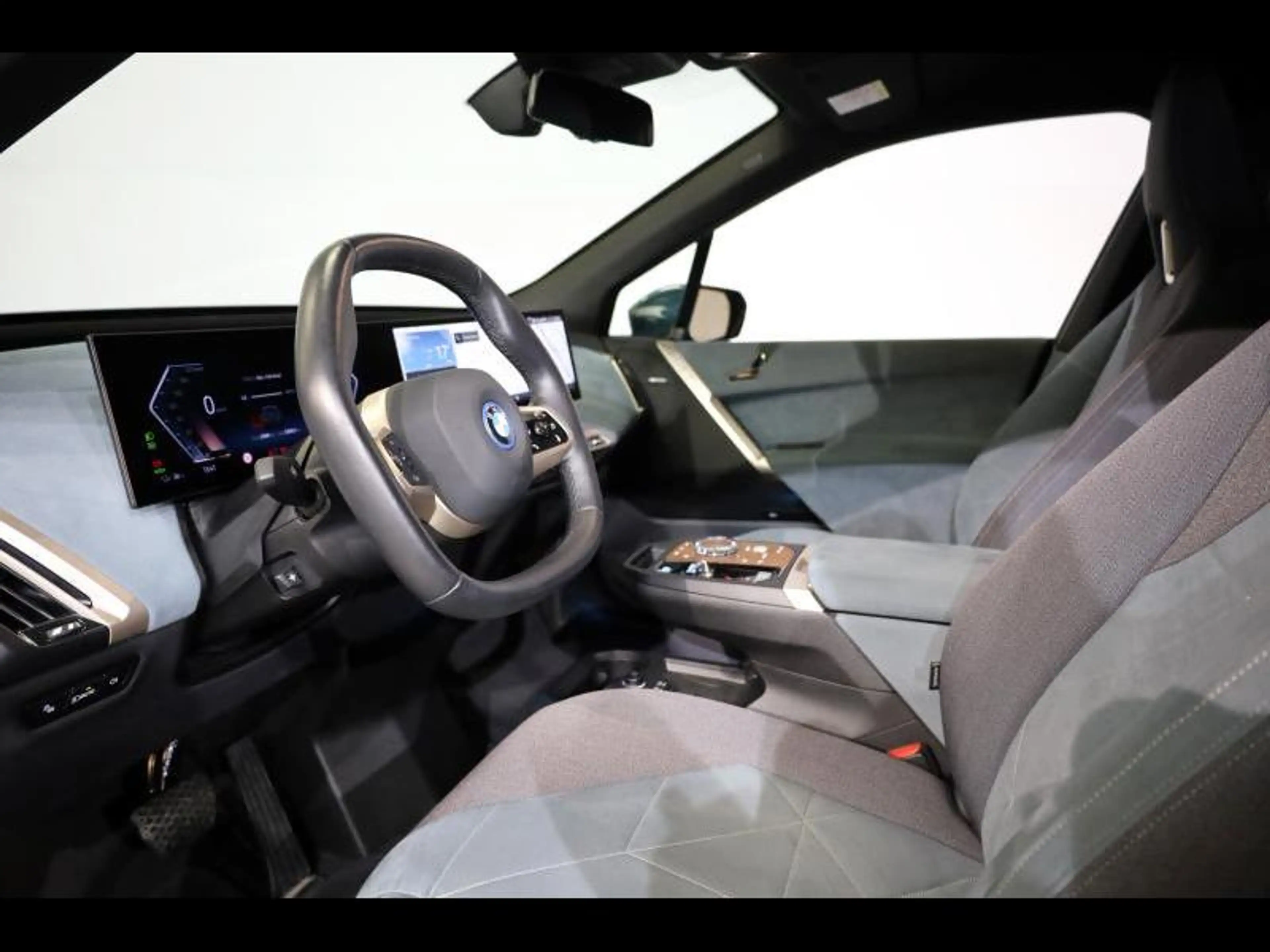 BMW iX xDrive40 Kit Sport — photo 6