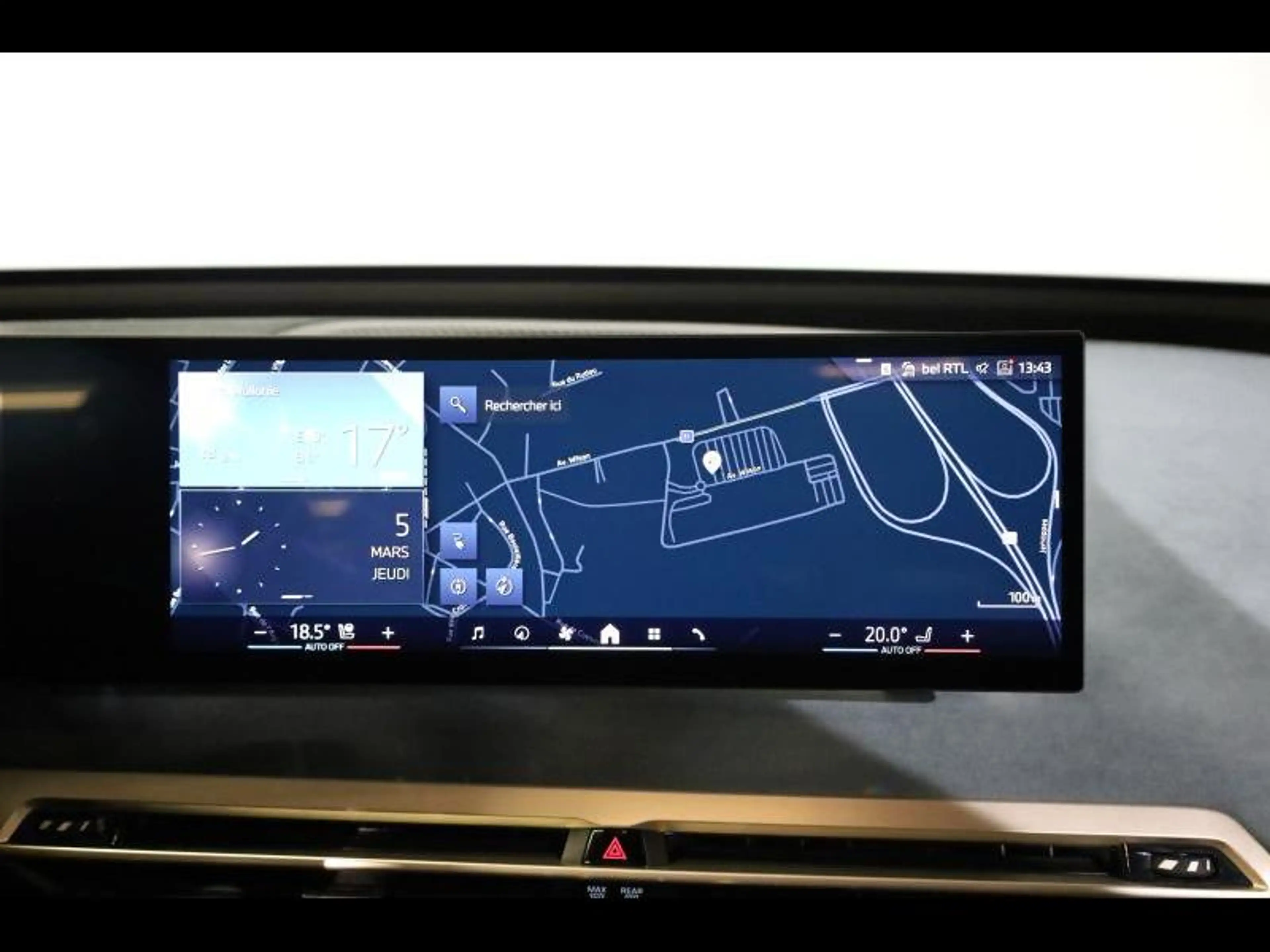 BMW iX xDrive40 Kit Sport — photo 11