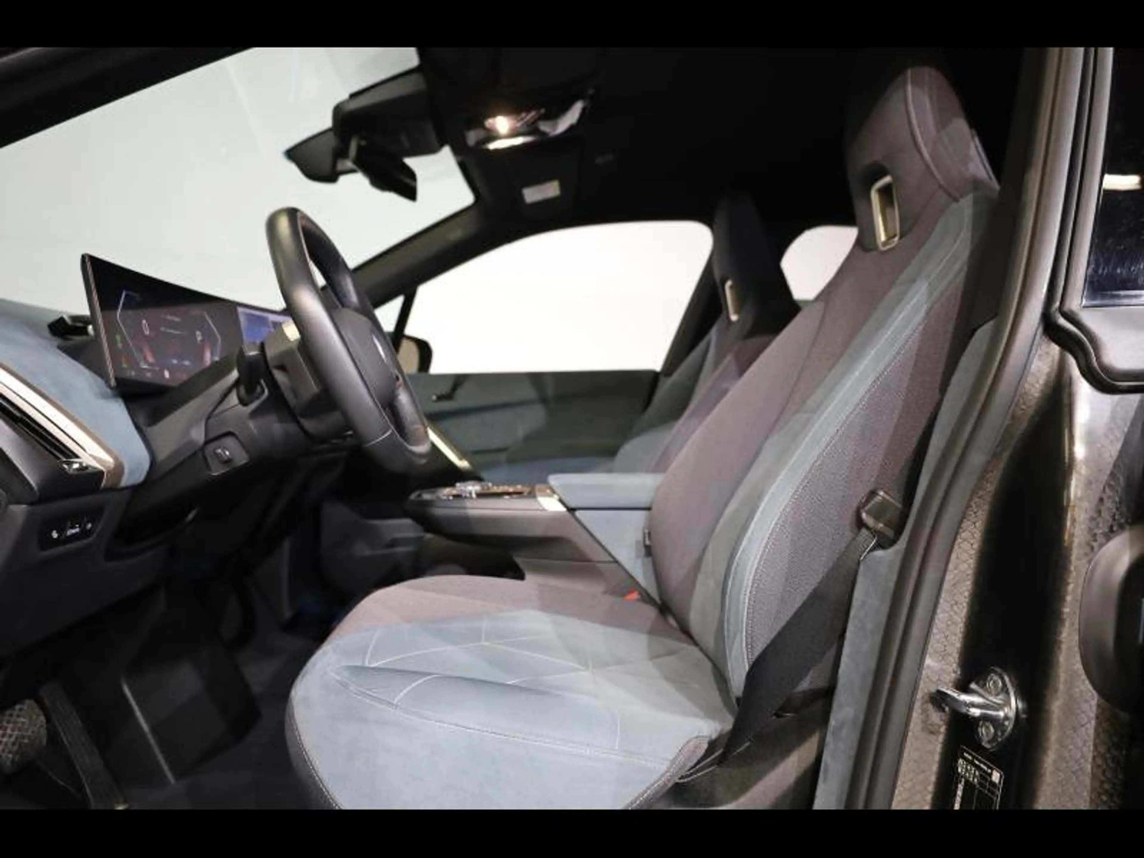 BMW iX xDrive40 Kit Sport — photo 9