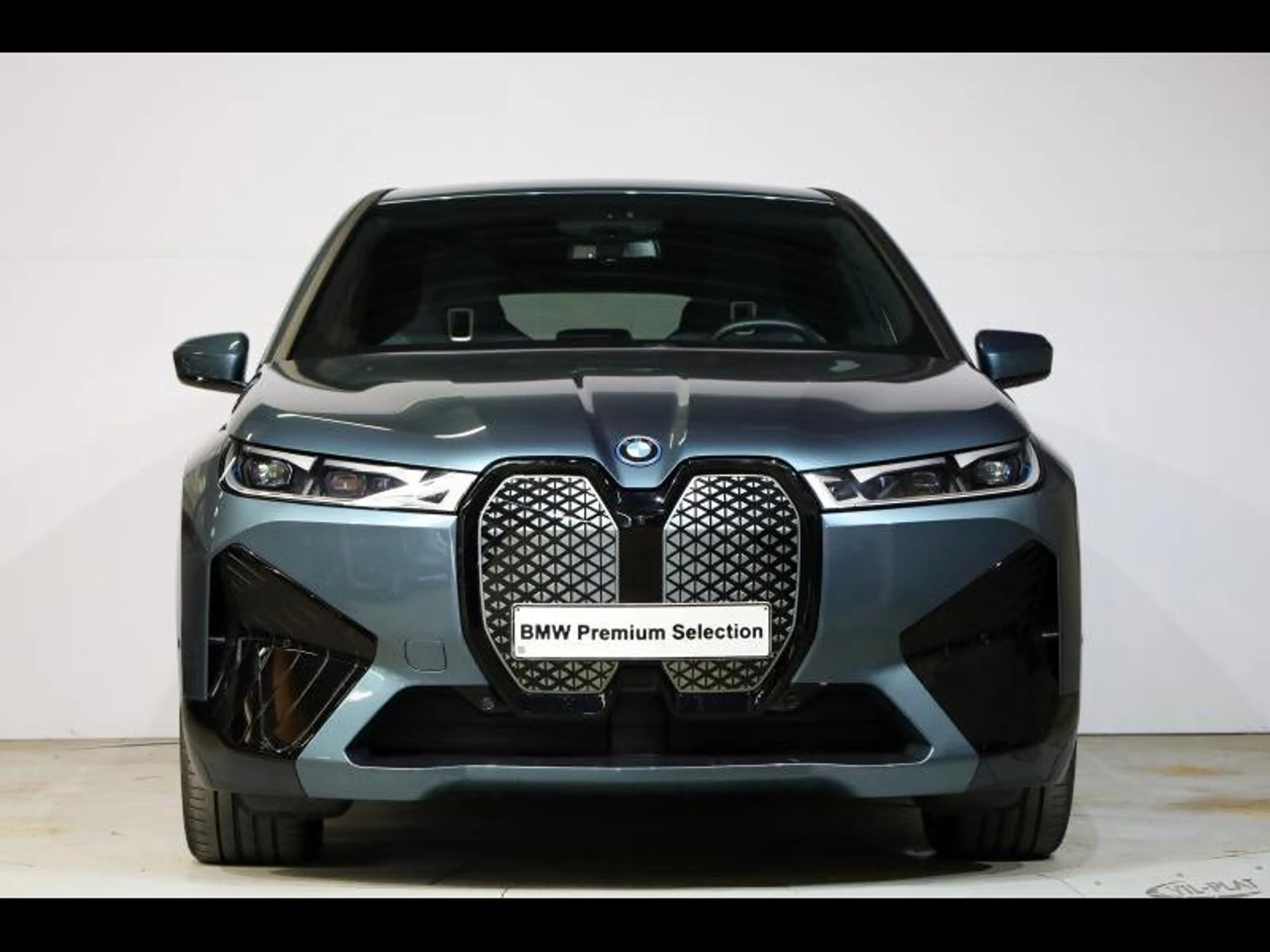 BMW iX xDrive40 Kit Sport — photo 2