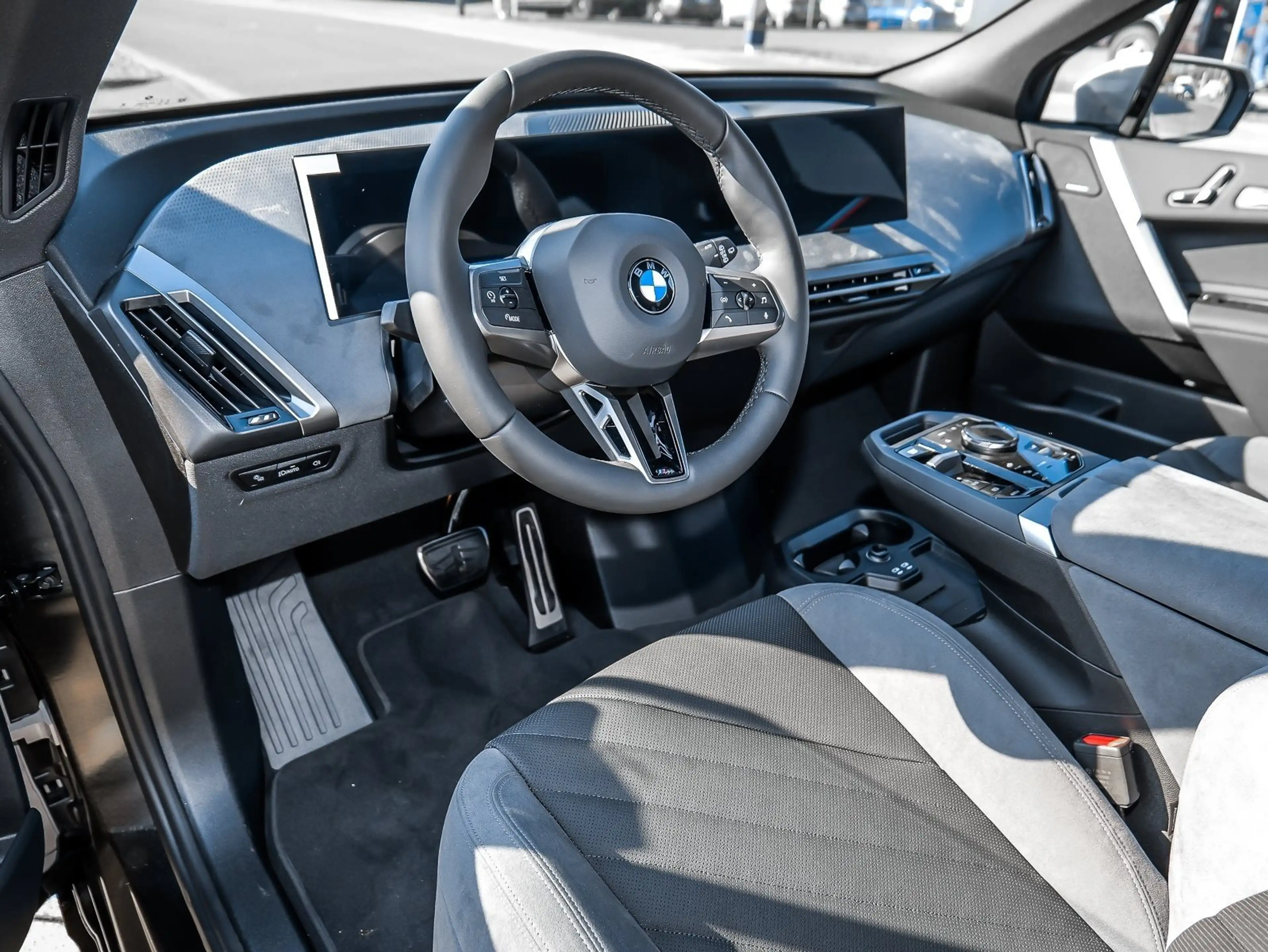 BMW iX xDrive45 23" M Sport Pro Luftfederung 360° HuD — photo 5