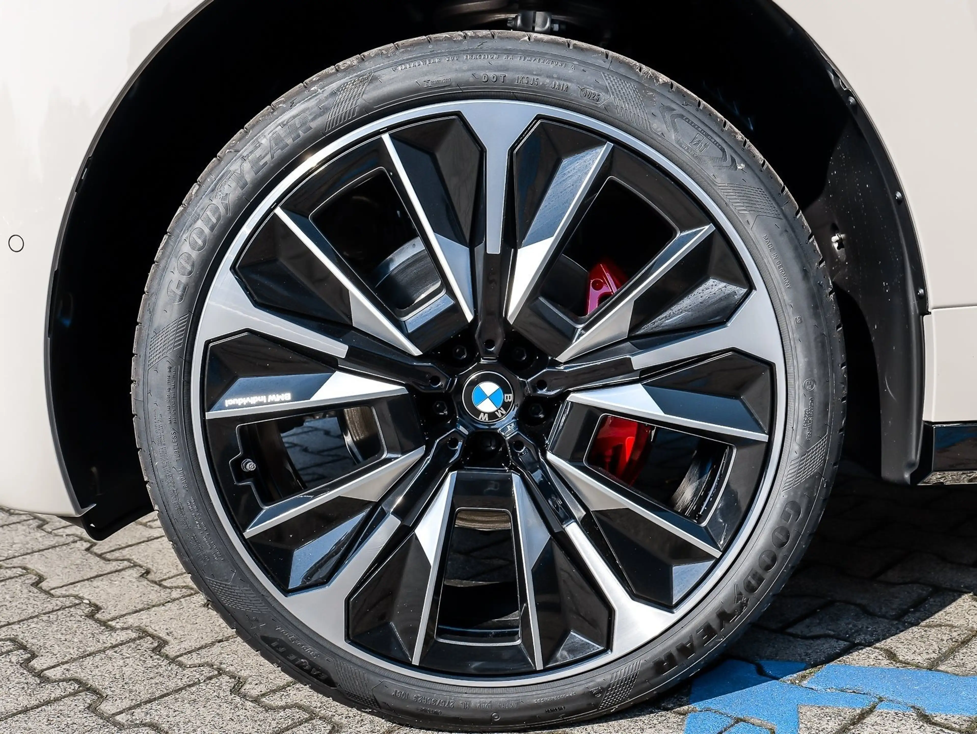 BMW iX xDrive45 23" M Sport Pro Luftfederung 360° HuD — photo 4