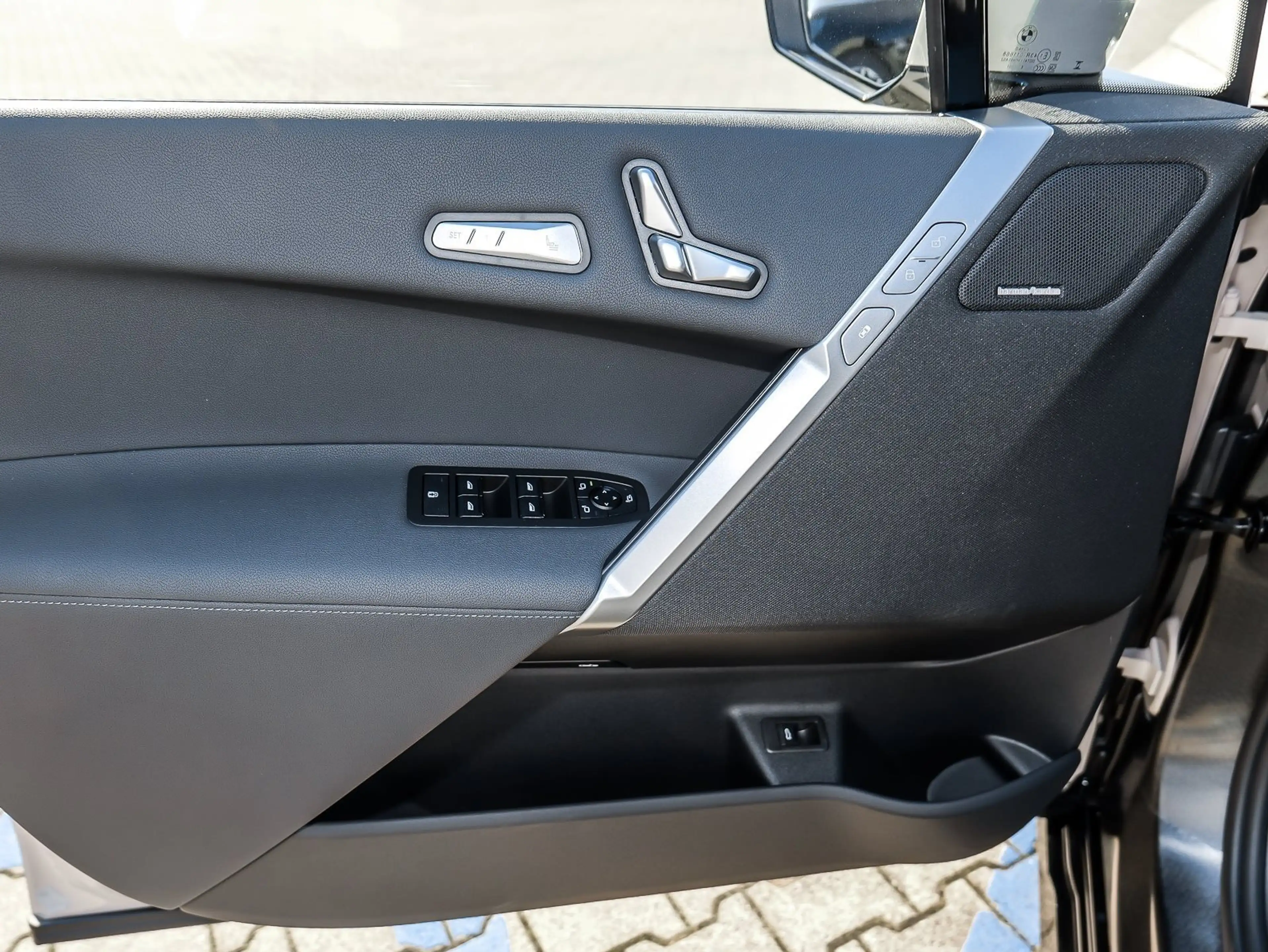 BMW iX xDrive45 23" M Sport Pro Luftfederung 360° HuD — photo 11