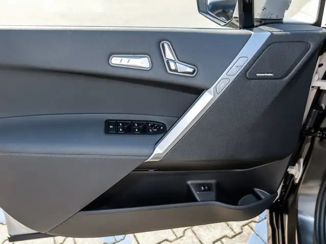 BMW Ix view 11