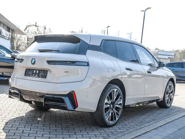 BMW Ix view 2