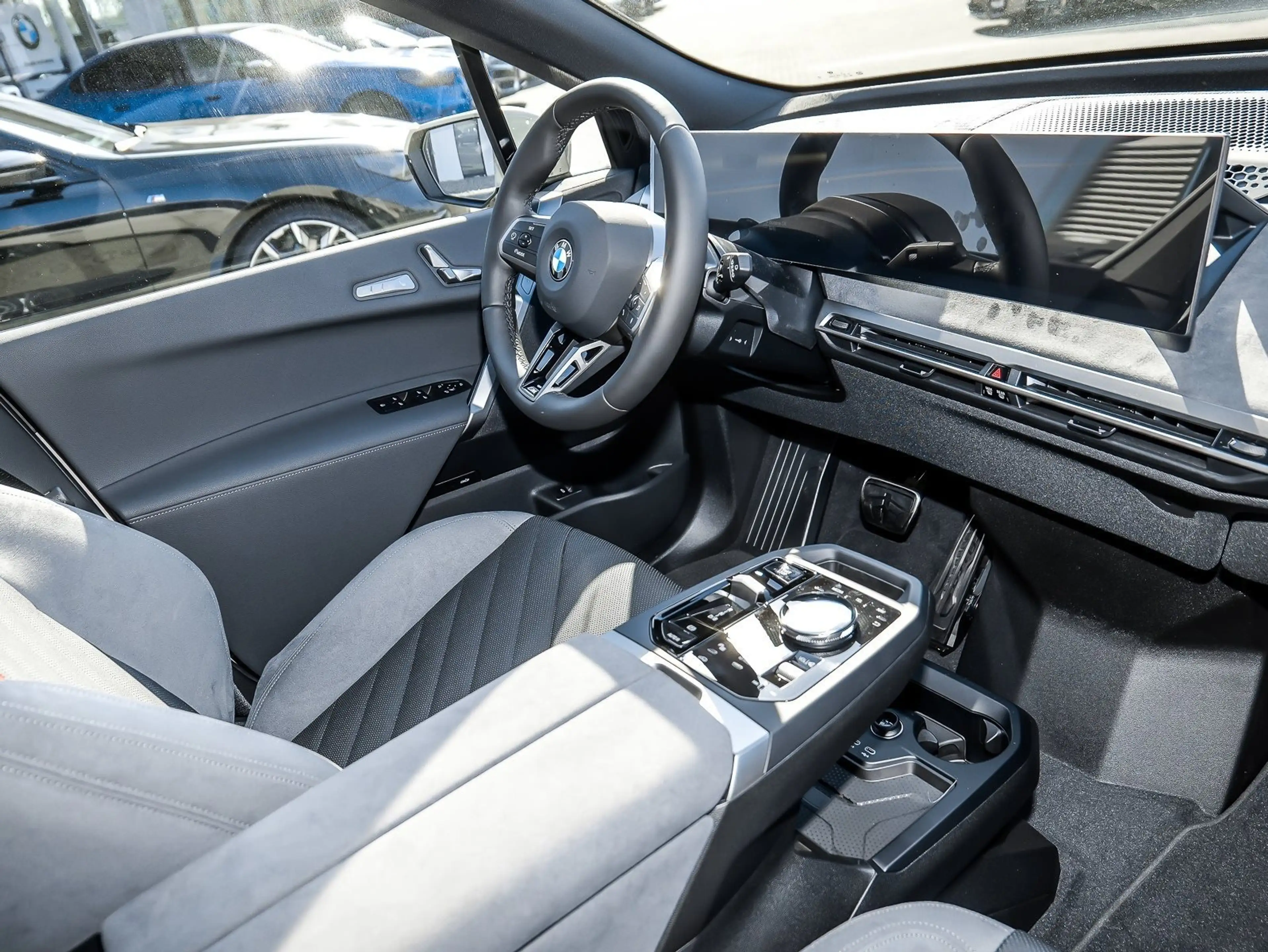BMW iX xDrive45 23" M Sport Pro Luftfederung 360° HuD — photo 3
