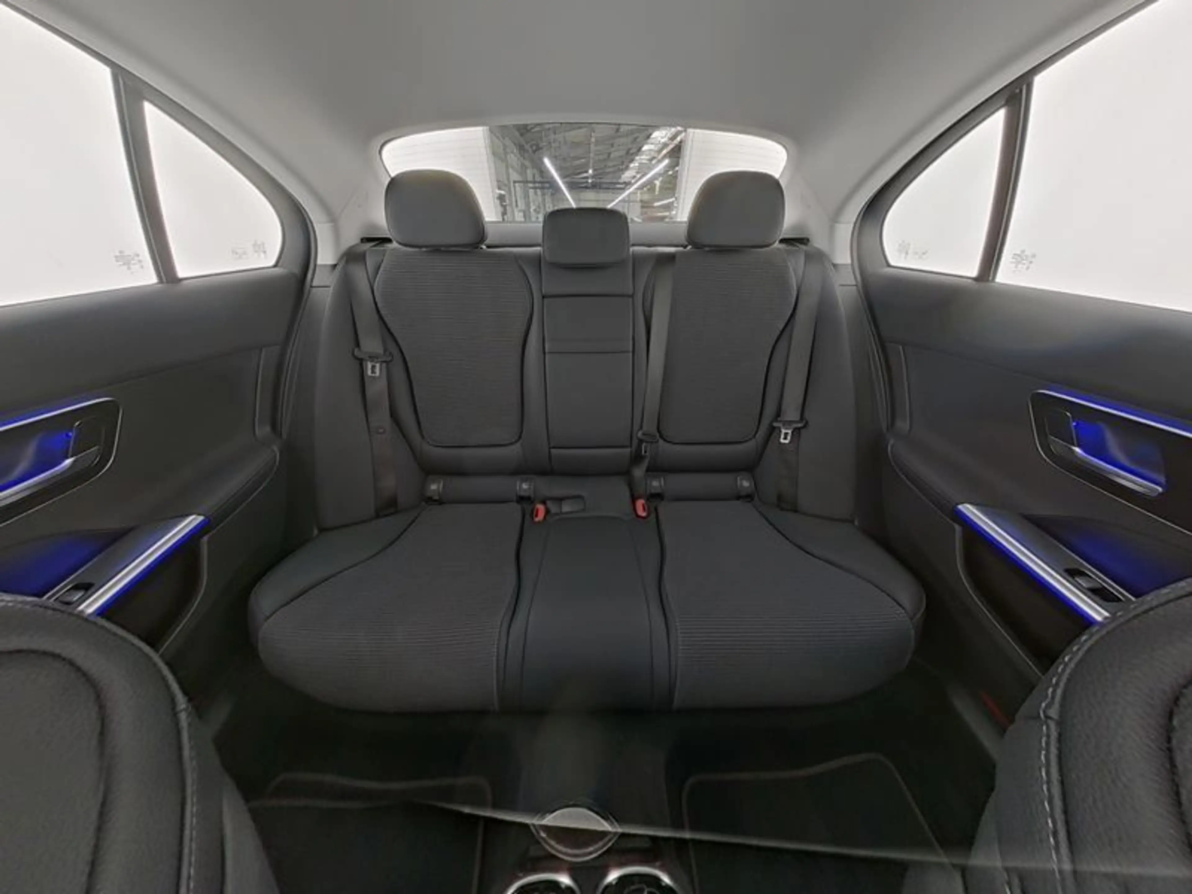 Mercedes-Benz C 200 d AVANTGARDE+HUD+MEMO+LED+NAV+KAM+AMBIENTE — photo 8