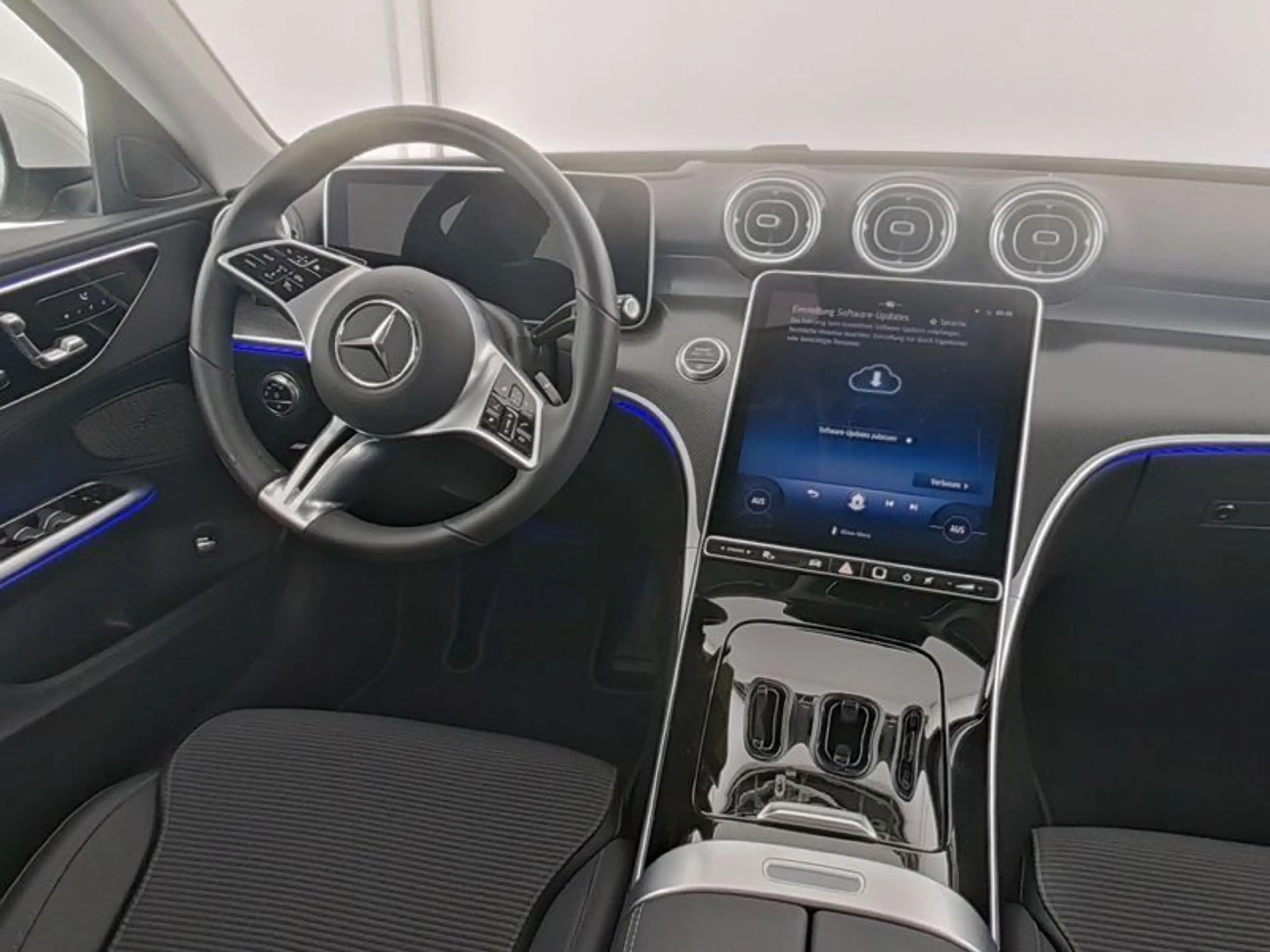 Mercedes-Benz C 200 d AVANTGARDE+HUD+MEMO+LED+NAV+KAM+AMBIENTE — photo 6