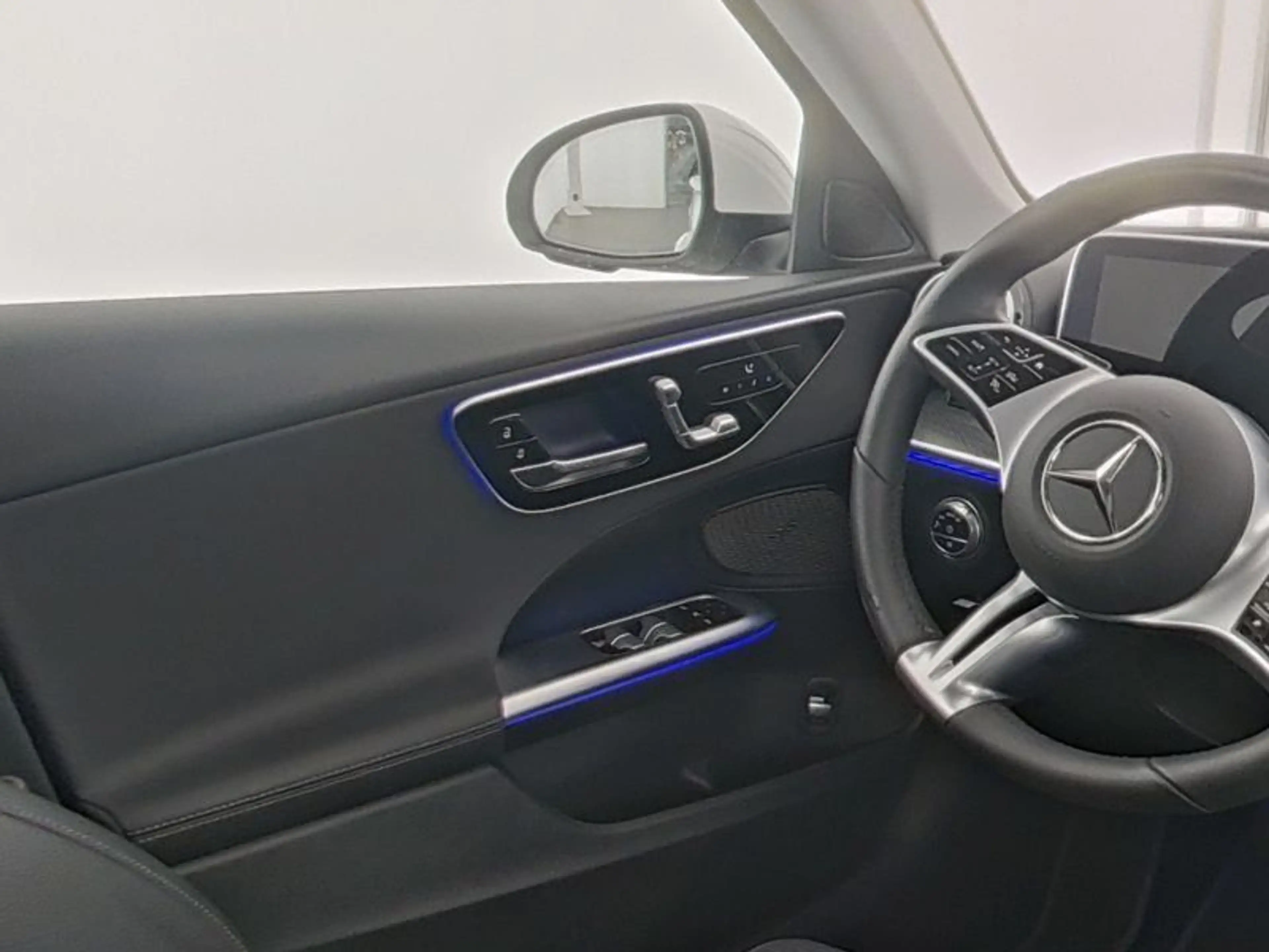 Mercedes-Benz C 200 d AVANTGARDE+HUD+MEMO+LED+NAV+KAM+AMBIENTE — photo 9