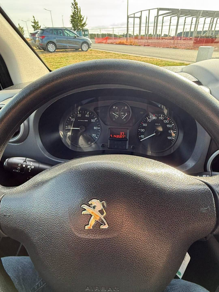Peugeot Partner 1.6 HDi — photo 12