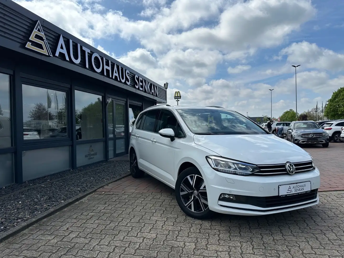 Volkswagen Touran 2.0 TDI DSG Highline*NAVI*AHK*PANO*LED* Weiß - 1