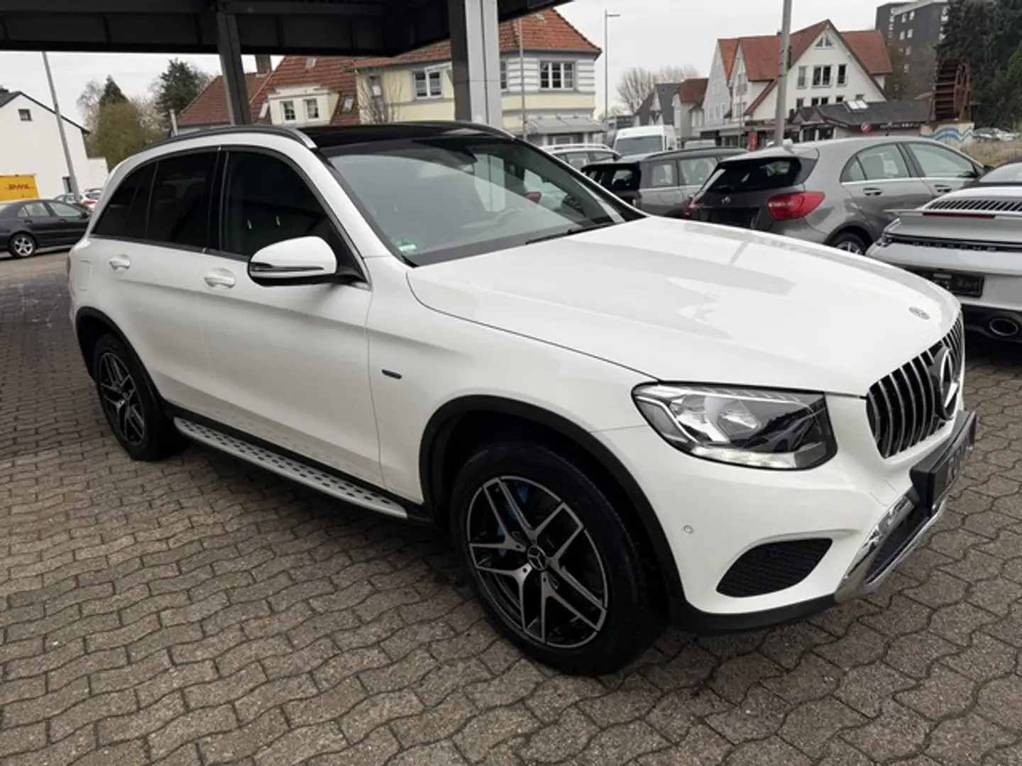 Mercedes-Benz GLC 350 e 4M AMG Pano Standhzg Leder Kamera Weiß - 1