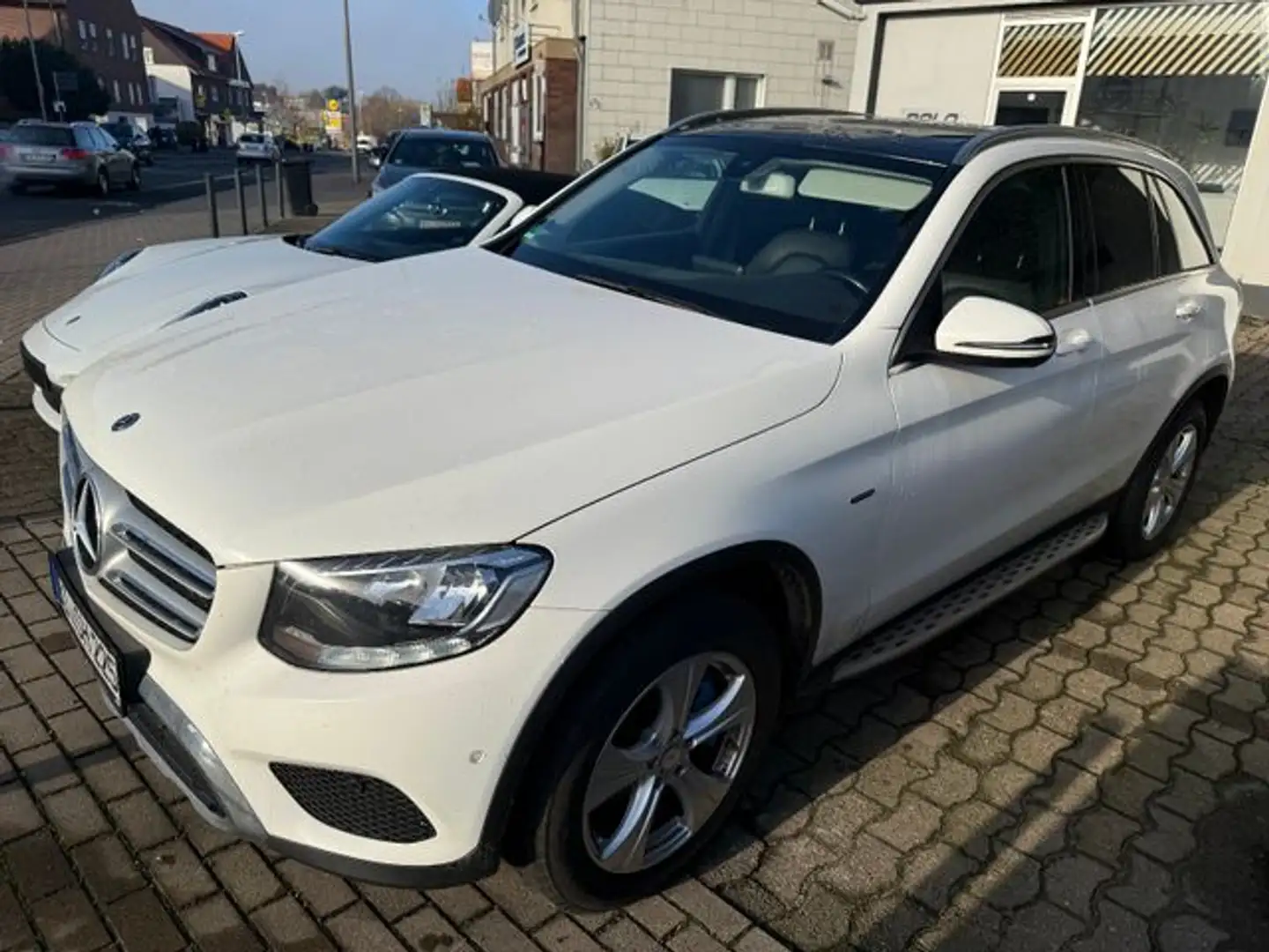 Mercedes-Benz GLC 350 e 4M AMG Pano Standhzg Leder Navi Blanc - 1