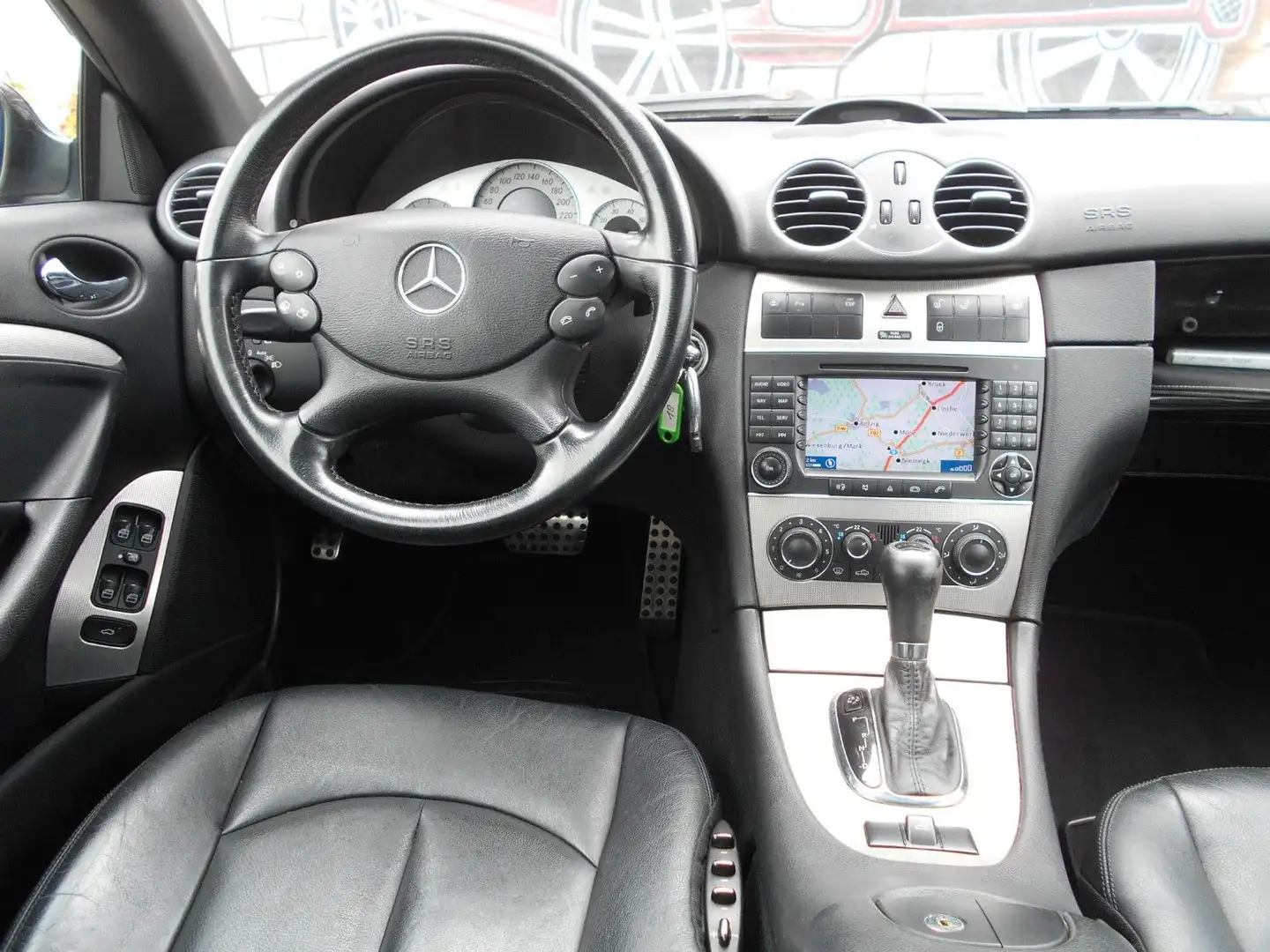 Mercedes-Benz CLK 200 Kompressor Cabrio NAVI/LEDER/XENON/PD Schwarz - 2