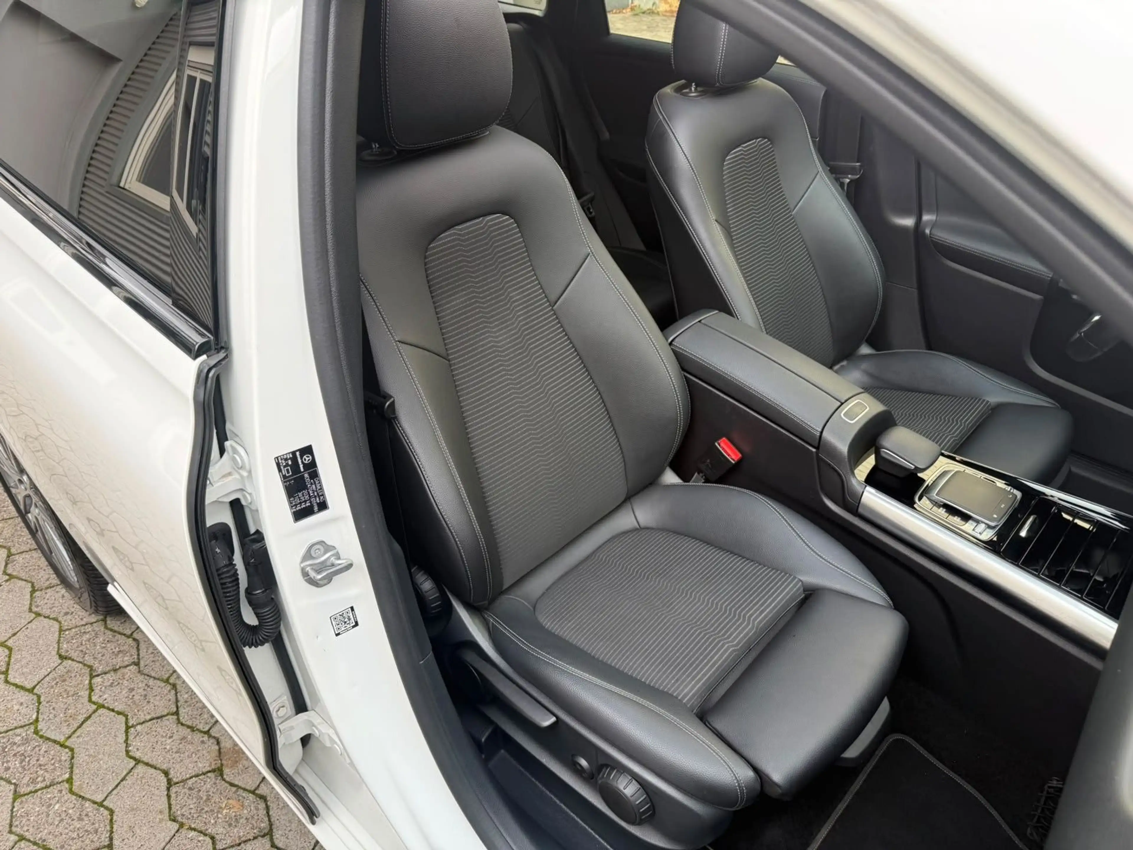Mercedes-Benz B 220 Burmester Pano Spurhalte Widescreen — photo 12