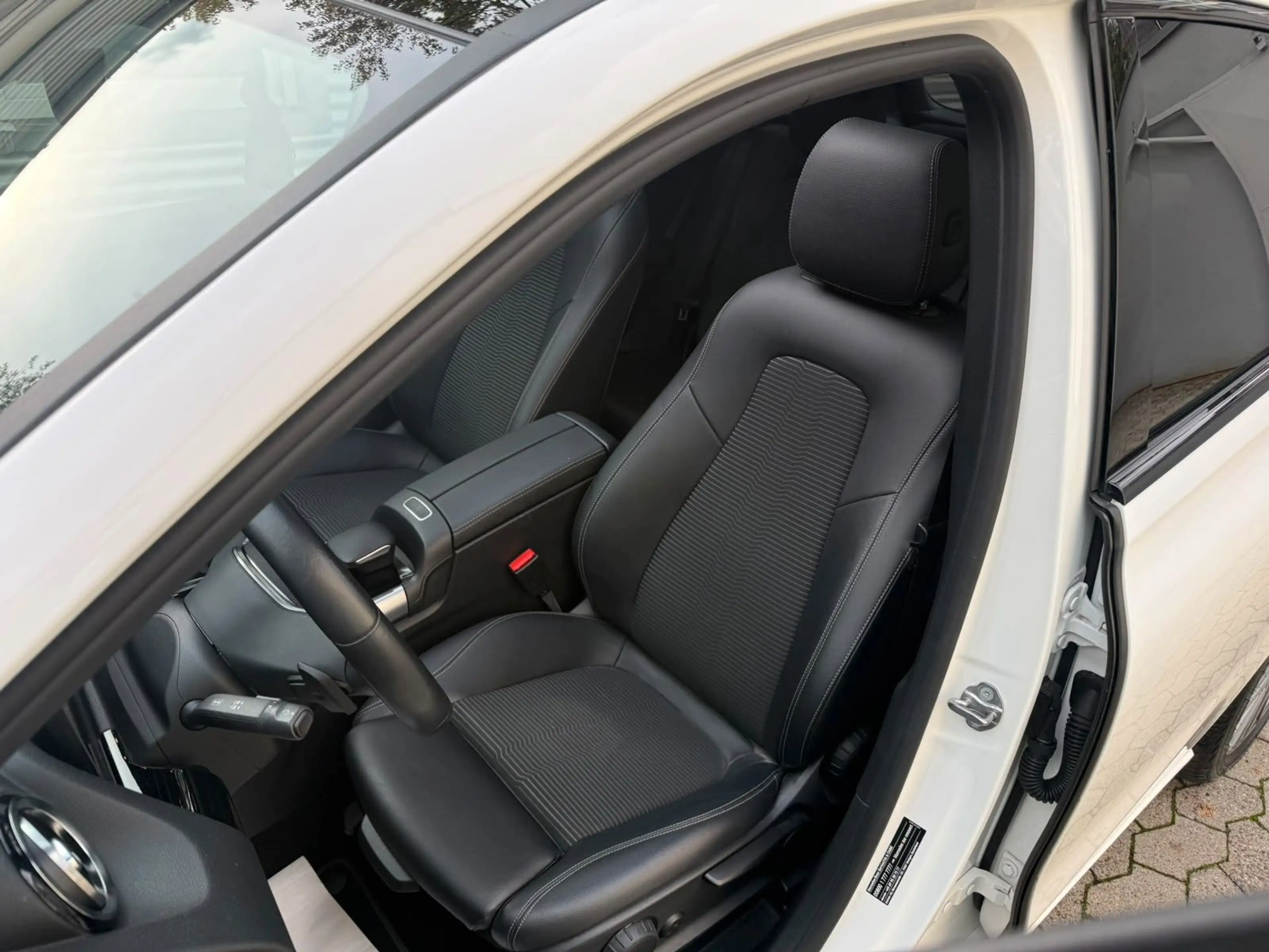 Mercedes-Benz B 220 Burmester Pano Spurhalte Widescreen — photo 11