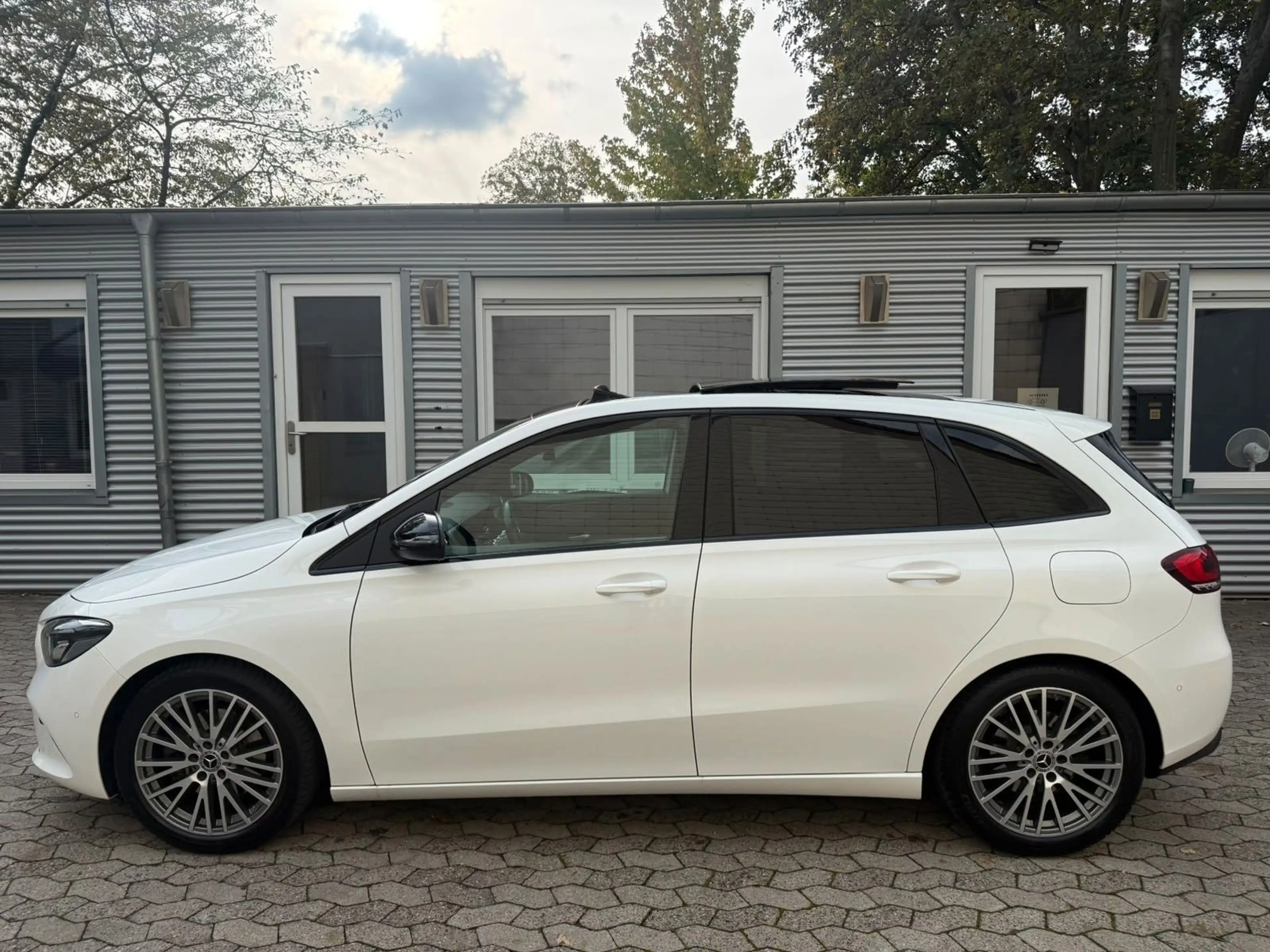 Mercedes-Benz B 220 Burmester Pano Spurhalte Widescreen — photo 7