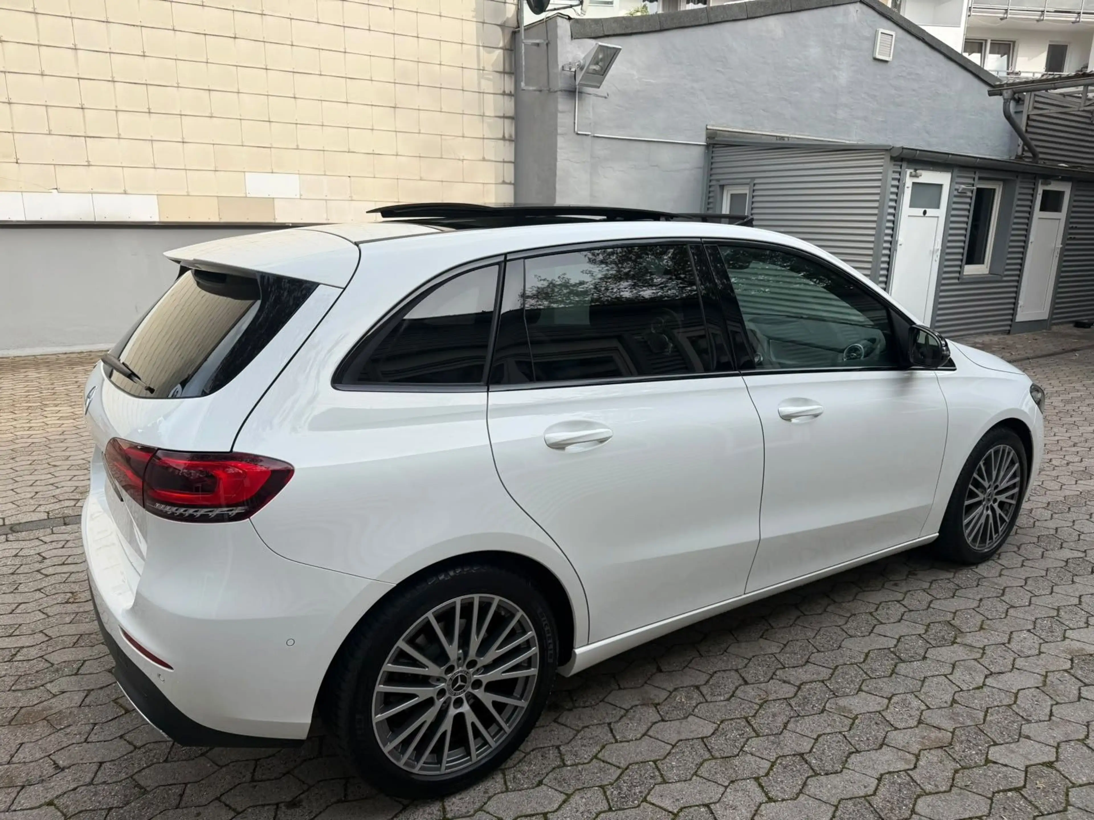 Mercedes-Benz B 220 Burmester Pano Spurhalte Widescreen — photo 8