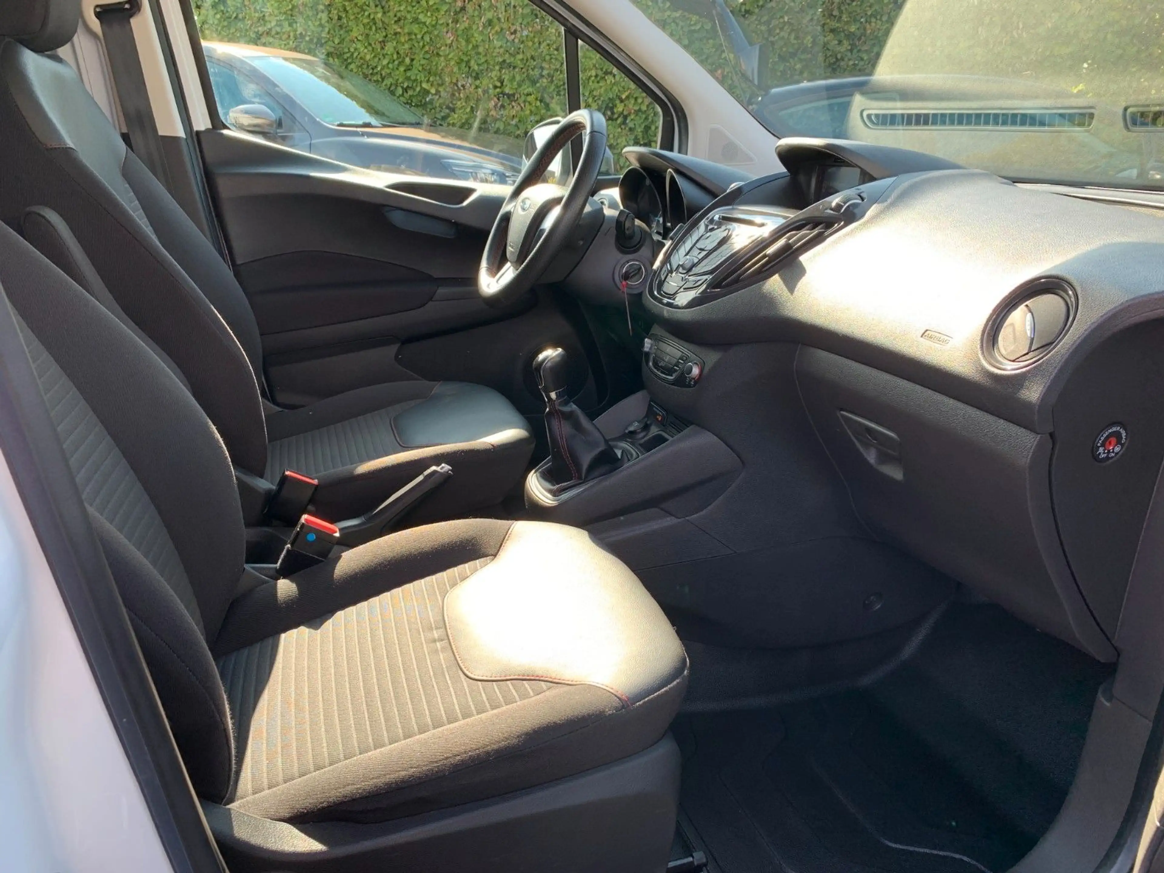Ford Transit Courier Sport*Navi*BT*PDC*HU 03-28* — photo 4