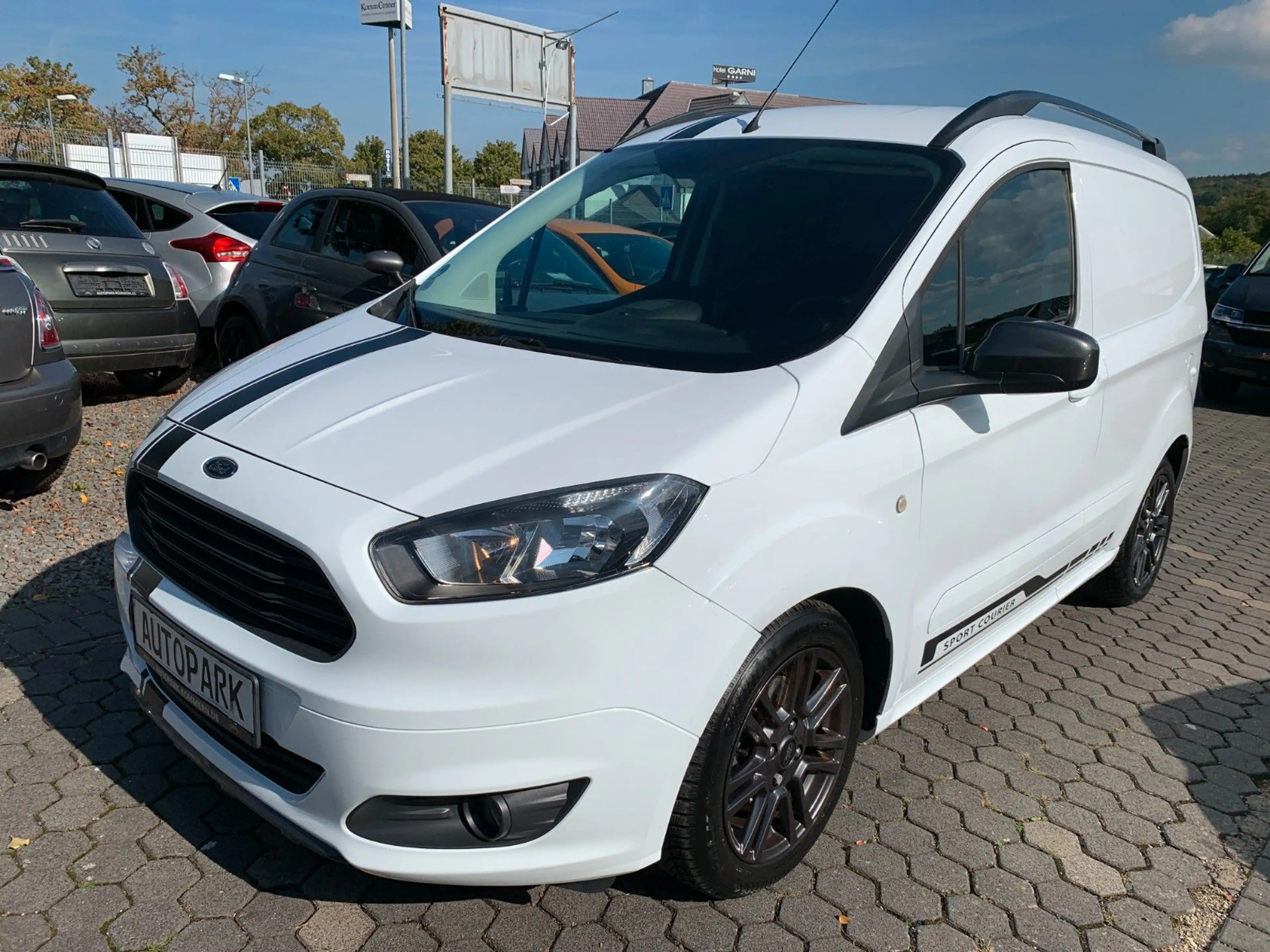 Ford Transit Courier Sport*Navi*BT*PDC*HU 03-28*