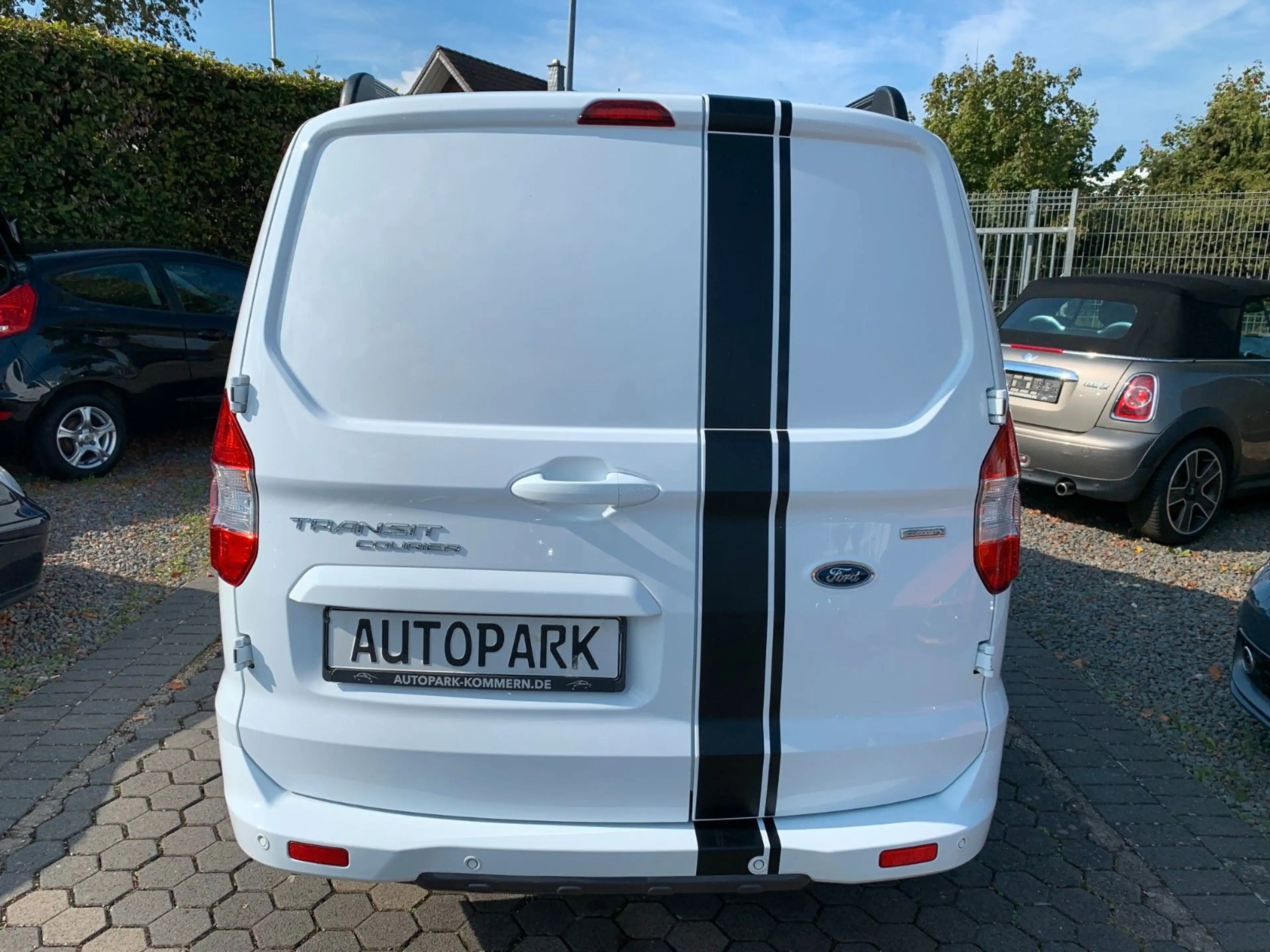 Ford Transit Courier Sport*Navi*BT*PDC*HU 03-28* — photo 9