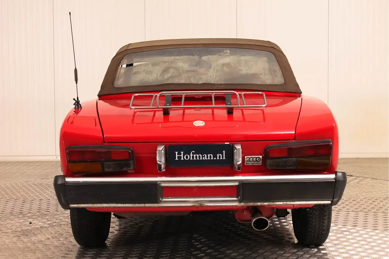 Fiat 124 Spider 2000 injectie, foto 3