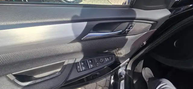 BMW X4 view 14