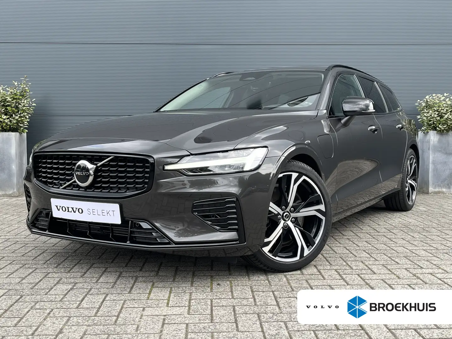 Volvo V60 2.0 T6 Plug-in Plus Dark | Achteruitrijcamera | Cr Grijs - 1