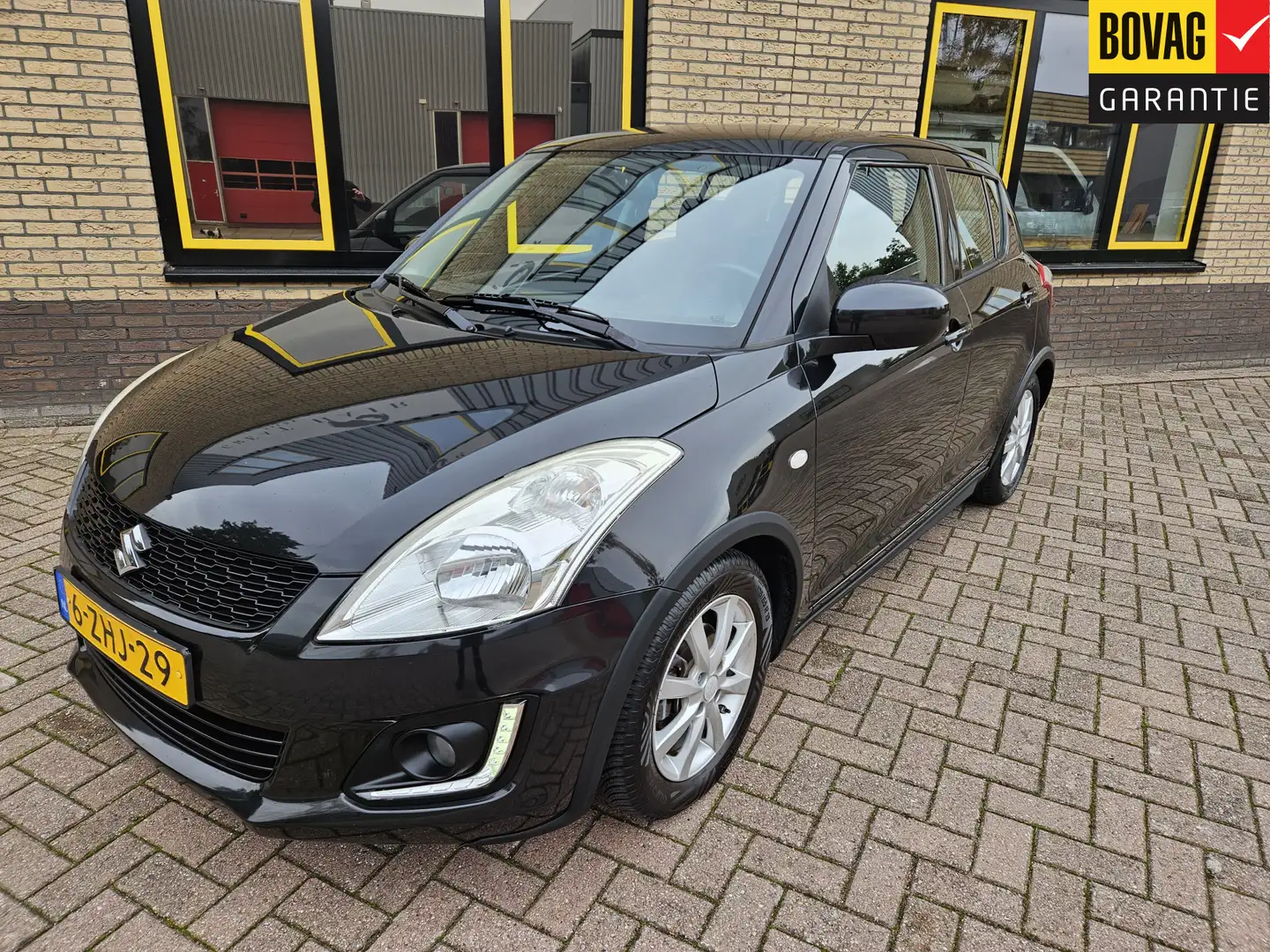 Suzuki Swift 1.2 Dynamic EASSS Zwart - 1