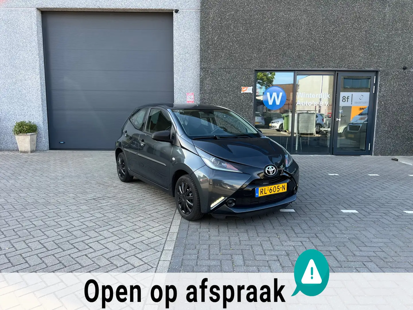Toyota Aygo 1.0 VVT-i x-fun - Airco/Cruise/Isofix/Nap Grijs - 1