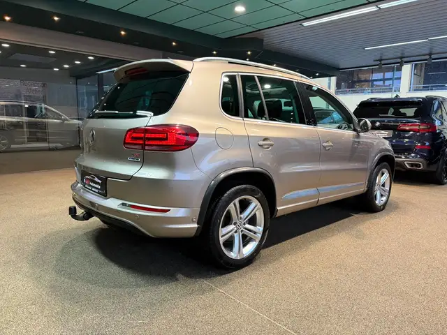 Volkswagen Tiguan view 6