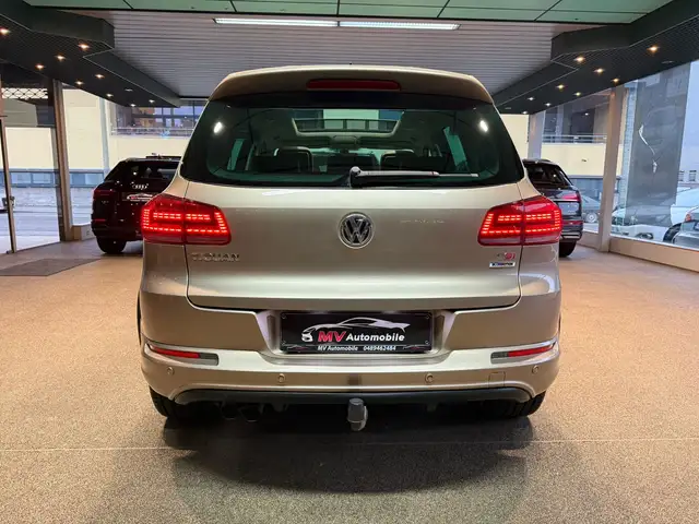 Volkswagen Tiguan view 5